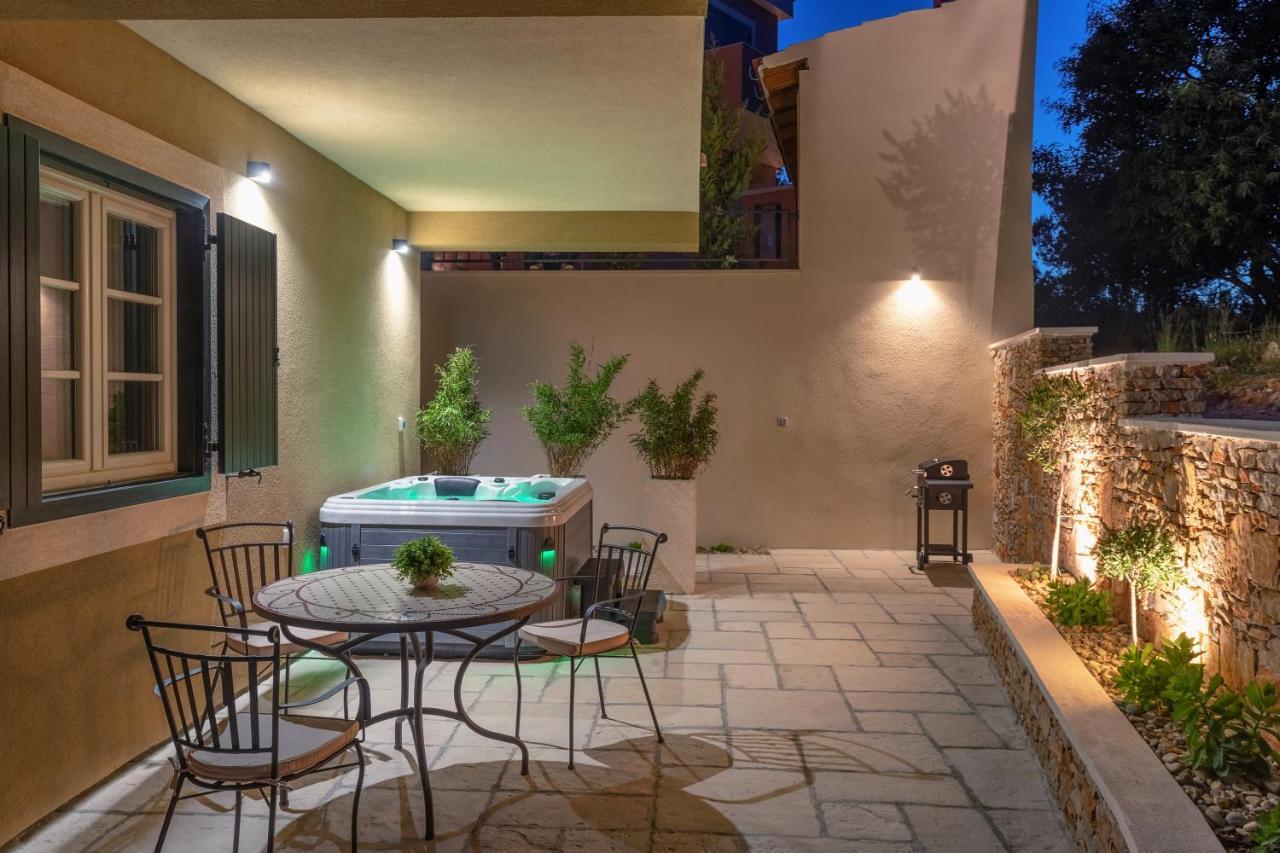 Teona Luxury With Jacuzzi And Garden View Апартаменты